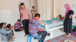 Warga Apresiasi Bentuk Kepedulian Supriyono Kakam Bawang Sakti Jaya, Bantu Warga Gunakan Uang Pribadi